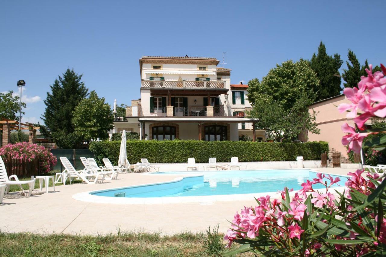 Agriturismo Villa Fiore Torano Nuovo ภายนอก รูปภาพ